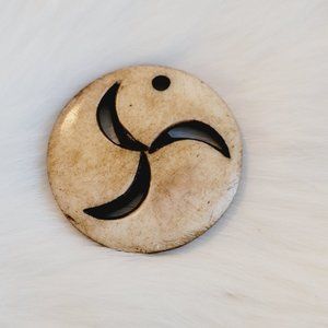 VINtage Carved Round‎ Coconut Shell Pendant 11361